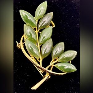Vintage Green Jade Stylish Gem Brooch